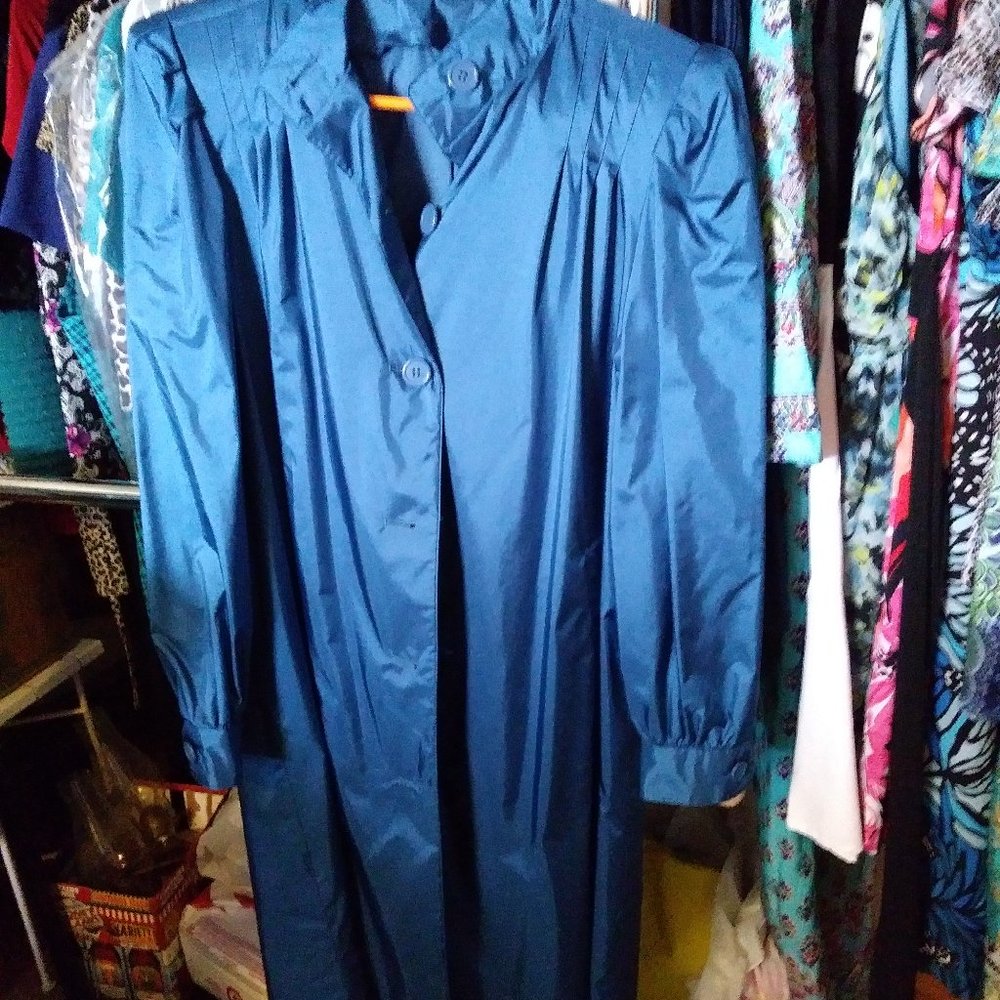 Long coat. Size5/6. Beautiful blue color. Nylon.